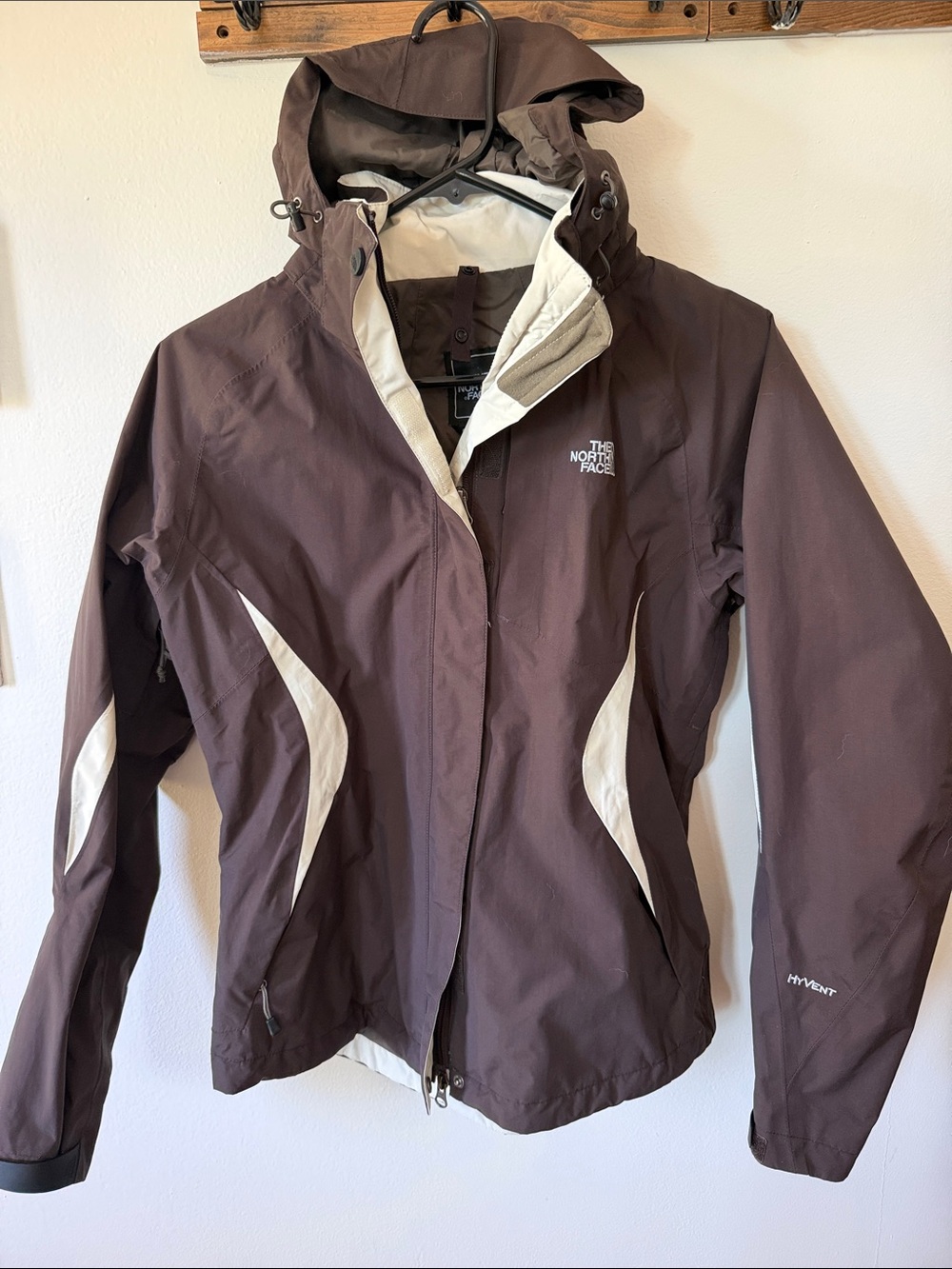 The North Face Women's Brown Ski Jacket with Cream Accents